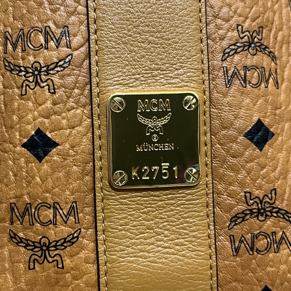 MCM LIZ TOTE Large - Picture 3 of 9